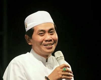 KH Anwar Zahid: Hidup adalah Tentang Cara Menikmati dan Mensyukuri ...