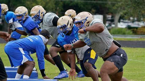 Mainland football counting on 'state championship defense' to contend