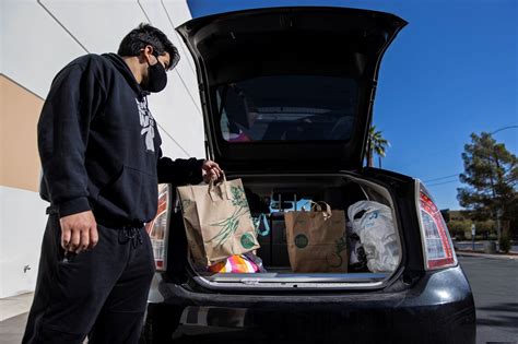 Las Vegas company serves free goods at drive-thru food drive | Local ...