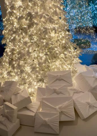 Kim Kardashian Wrapped All Her Christmas Gifts in White Cotton Fabric ...