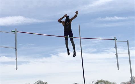 Keaton Jordan breaks Ross' 45-year-old pole vault record | Little Giant ...