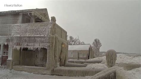 Winter storm in Buffalo: Crews work to clear snow-covered roads and go door-to-door with food | CNN