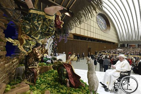 Pope Francis: The manger ‘is the throne of our King’ - Feast Family