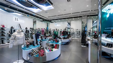 Browns Shoes Opens Impressive Flagship Store at Toronto’s Yorkdale ...