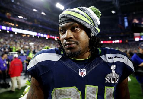 LOOK: Marshawn Lynch pushes cameras after Super Bowl 49 loss - CBSSports.com