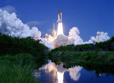 File:Launch of Space Shuttle Atlantis.jpg - Wikimedia Commons