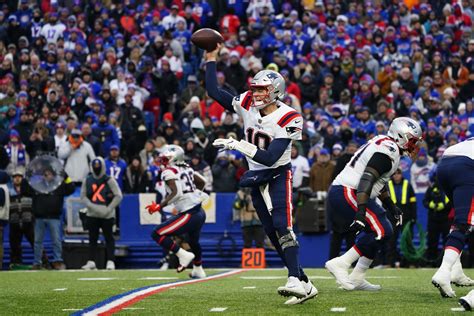 Busy Off-season Has New England's Offense Ready to Take Off