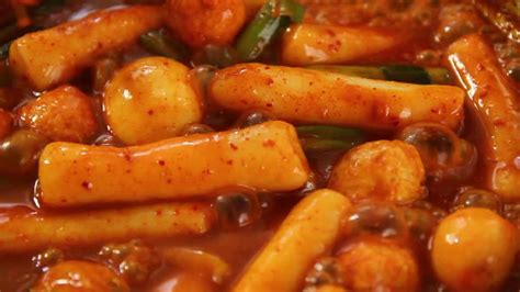 Hot and spicy rice cake (Tteokbokki) recipe - Maangchi.com