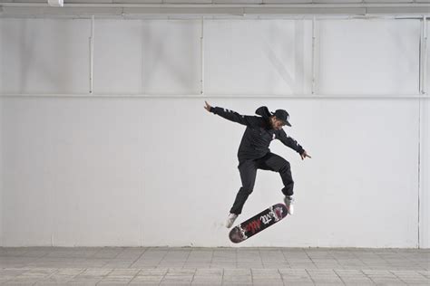 How To: Kickflip - Skateboard Trick Tip | skatedeluxe Blog