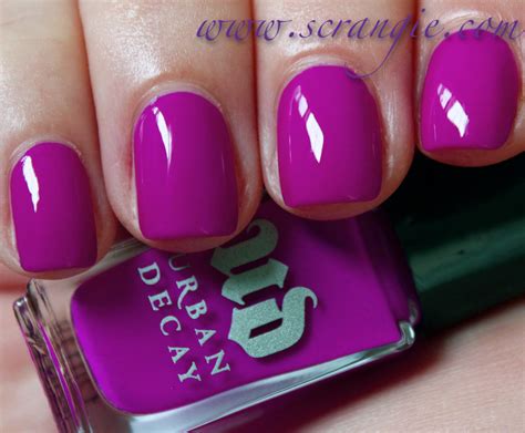 Scrangie: Urban Decay Showboat Nail Kit for Summer 2012 Swatches and Review
