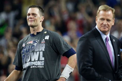 Tom Brady accepts Super Bowl MVP trophy from Roger Goodell - UPI.com