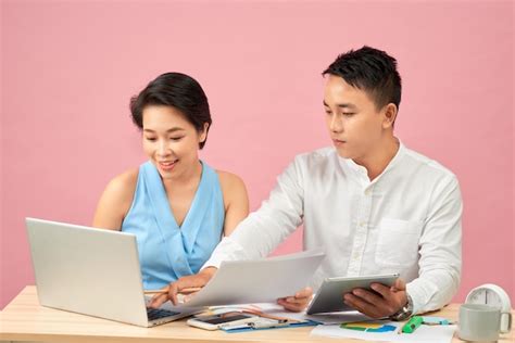 Premium Photo | Smiling business people using a computer in their office