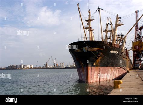 CARGO VESSEL AT BERTH CHENNAI PORT Stock Photo - Alamy