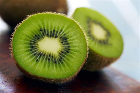 Incredible Health Benefits of Kiwifruit- khoobsurati