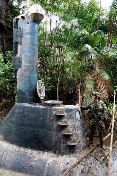 Drug Submarine Seized by Colombian Navy (5 pics)