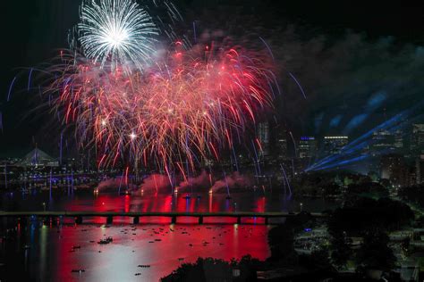 A photo scroll of Boston's gorgeous Fourth of July fireworks show