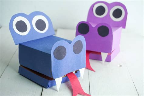 This Easy Paper Dragon Puppet is a Fun Summer Activity