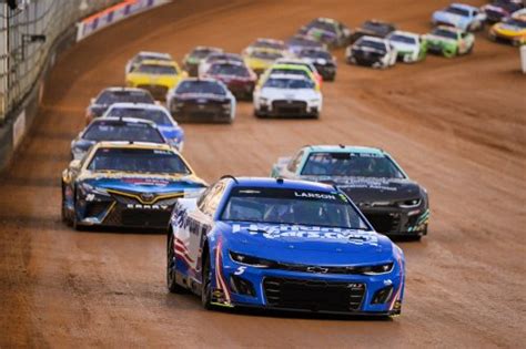 Kyle Larson vs Ryan Preece on the Bristol Dirt Track (Video) | Flipboard