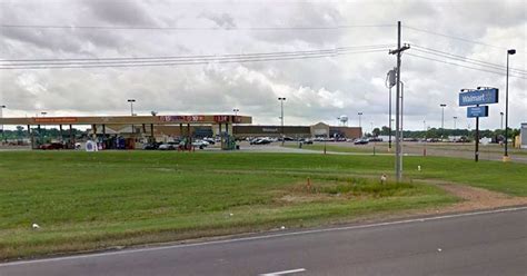 Opelousas woman captures heartwarming moment at Wal-Mart checkout