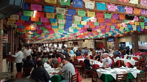 Mexico City restaurant serves up nostalgia, with seating for 2,200 ...