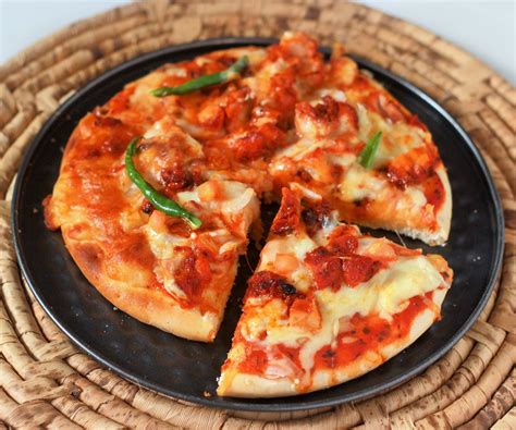 Chicken Tikka Pizza Recipe, How to make Chicken tikka pizza - Fas Kitchen