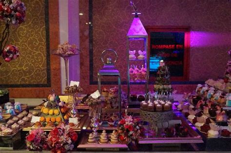 Contamos con mesas de dulces para tus invitados. http://missxv.grupopalacio.com.mx/ | Mesa de ...