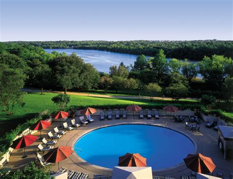 Take a dip in @Four Seasons Hotel Austin's circle of serenity.