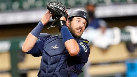 Padres adquiere al catcher Austin Nola en canje de 7 jugadores con ...