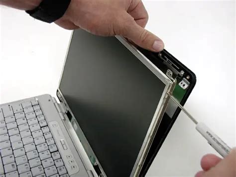 How to Fix Broken Laptop Screen by Yourself