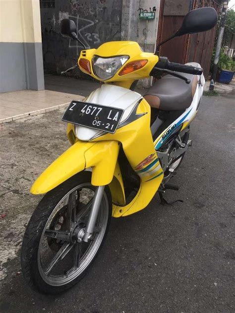 √ suzuki satria hiu 2004 kuning | Lacak Harga