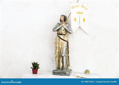 Estatua de Juana de Arco fotografía editorial. Imagen de escultura - 130877062