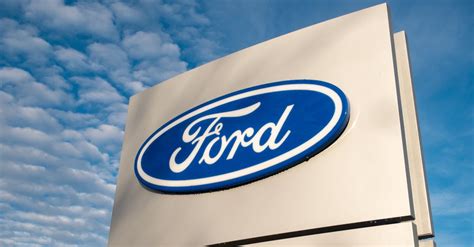 Ford stock forecast: Is now the time to buy the car giant?