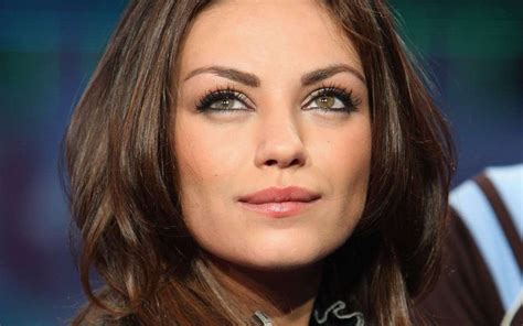 18 Celebrities with Heterochromia Iridis Hair Color Brown Chestnut, Brown Hair Colors, Mila ...