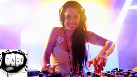 Top 10 Hottest Female DJs of 2014 - YouTube