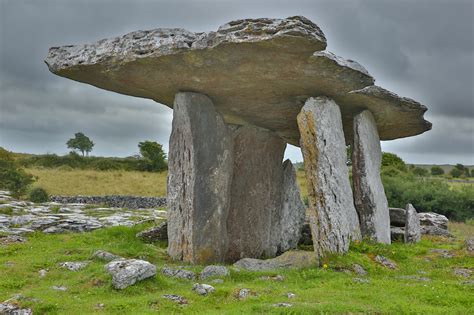 The Mysterious Dolmens Of Ireland | PrimerPlato