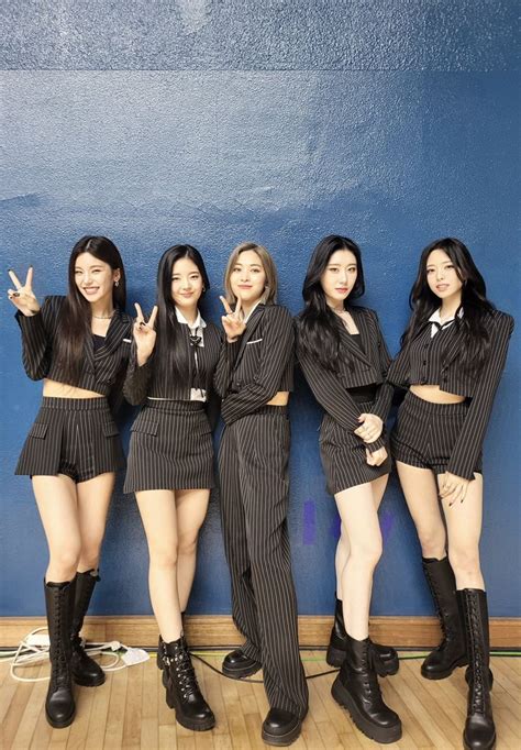 ITZY on Twitter | Stage outfits, Kpop outfits, Concert outfit