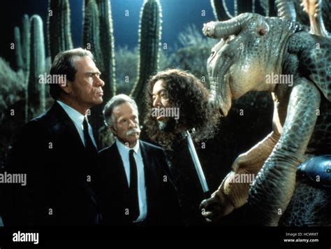 MEN IN BLACK, Tommy Lee Jones (left), 1997 Stock Photo - Alamy