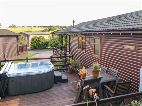 Dog Friendly Log Cabins With Hot Tubs Yorkshire - The Yorkshireman