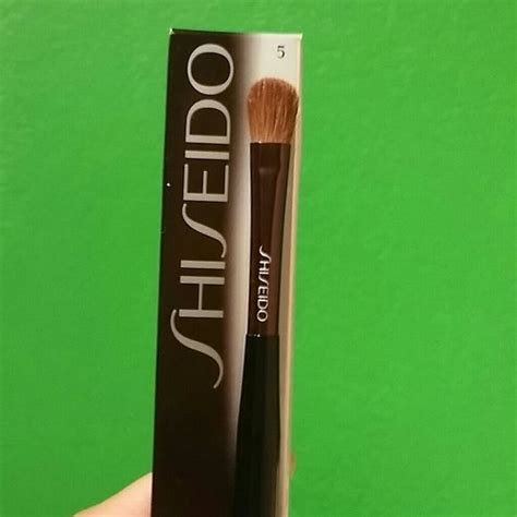 Shiseido Eyeshadow Brush #5 | Eyeshadow brushes, Shiseido makeup, Eyeshadow