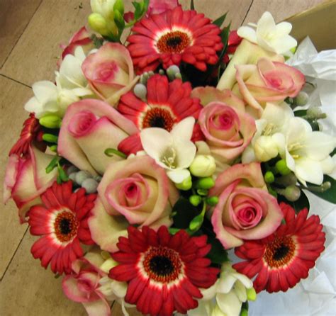 red_pink_white_bouquet – Simply Flowers – Brighouse – Beautiful flowers designed especially for you