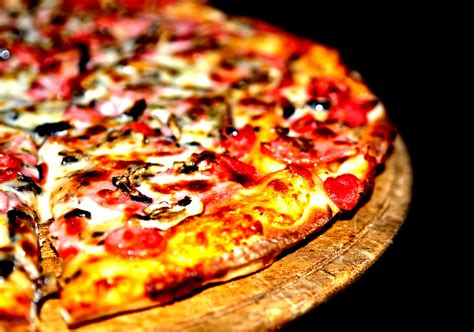 Download Food Pizza 4k Ultra HD Wallpaper