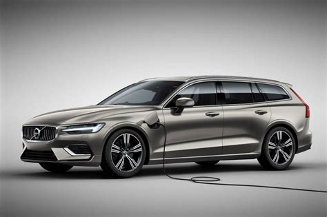 Volvo V60 Recharge T6 Plug-in hybrid review | Car review | RAC Drive