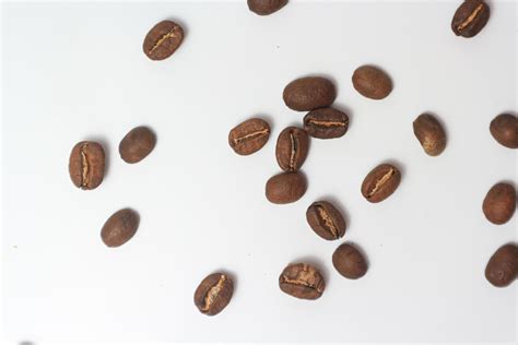 Coffee beans. Isolated on a white background. 11276473 Stock Photo at Vecteezy