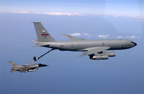 AVIONES DE COMBATE: KC-135 AVION DE TRANSPORTE