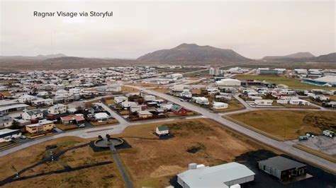 Video Thousands in Iceland evacuate due to potential volcanic eruption ...