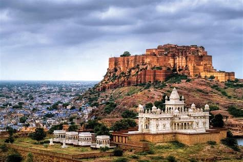 10 Historical Buildings in India where architecture reflects ancient ...