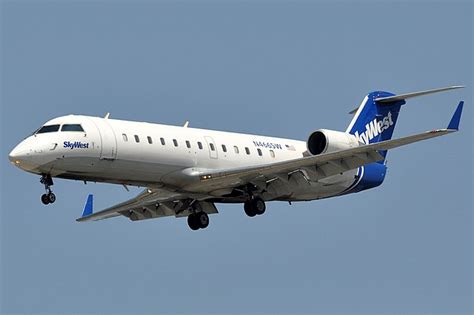 Bombardier CRJ100/200 - Wikipedia