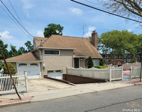 Lynbrook, NY Real Estate - Lynbrook Homes for Sale | realtor.com®