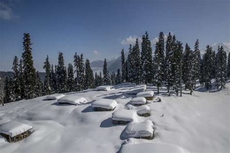 Kashmir snowfall pictures Kashmir snowfall photos Kashmir temperature ...