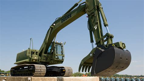 Construction Equipment for Government and Military Sales | John Deere US